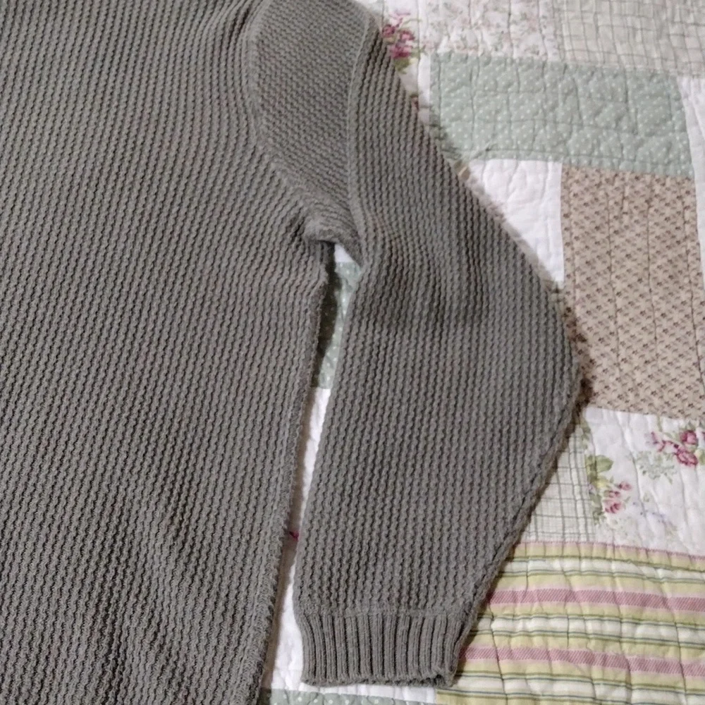Eddie‎ Bauer Men's 3 Button Light Olive Green Sweater - Picture 9 of 12